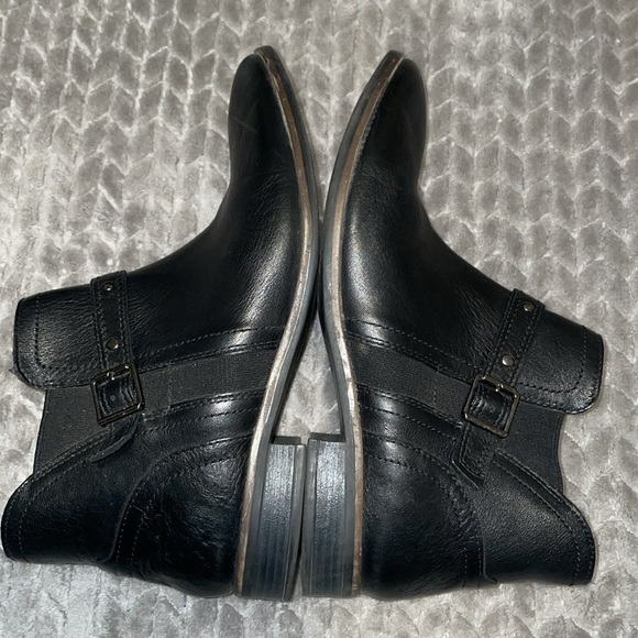 Clark’s Women's Collection Trish Strap Boots. Leather. Side zippers. Size 9.5 - Picture 7 of 9